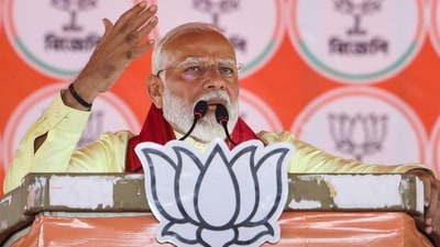 Addressing a rally in Barrackpur, PM Narendra Modi gave five "guarantees" to the people of West Bengal. (PTI) Addressing a rally in Barrackpur, PM Narendra Modi gave five "guarantees" to the people of West Bengal. (PTI)