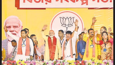 Prime Minister Narendra Modi with BJP leaders at a rally in Barrackpore on Sunday. (Samir Jana/HT Photo) Prime Minister Narendra Modi with BJP leaders at a rally in Barrackpore on Sunday. (Samir Jana/HT Photo)