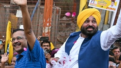 Punjab chief minister Bhagwant Mann along with Delhi CM Arvind Kejriwal during an election rally in New Delhi on Saturday. (AFP)