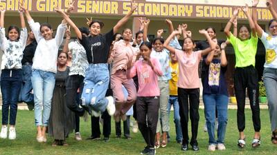 Students in a jubilant mood after the announcement of BSEH Class 10 results on Sunday. (Manoj Dhaka/HT) Students in a jubilant mood after the announcement of BSEH Class 10 results on Sunday. (Manoj Dhaka/HT)