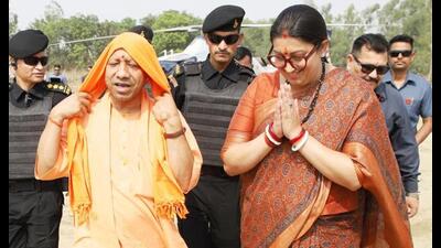 Uttar Pradesh Chief Minister Yogi held an election rally to support Union Minister Smriti Irani and BJP candidate from Amethi Lok Sabha seat in Amethi, Uttar Pradesh (HT photo)