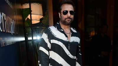 Fardeen Khan wore a black and white outfit to the event. He plays Wali Bin Zayed-Al Mohammed, Bibbojaan's and Fareedan's patron, in Heeramandi. 