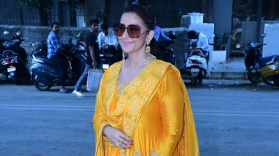 Manisha Koirala wore a yellow suit to the event. She plays Mallikajaan, the chief courtesan of Shahi Mahal, in Heeramandi. 
