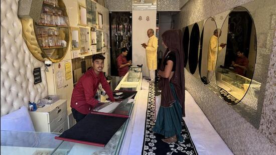Increase in silver prices has become a poll issue among the tribals in Madhya Pradesh’s Malwa region. (Shruti Tomar/HT Photo)