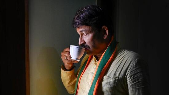 Manoj Tiwari at the BJP office at Yamuna Vihar in New Delhi on May 2. (Raj K Raj/HT Photo)