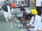 Prime Minister Narendra Modi serving food at the Gurdwara. 