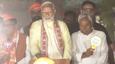 PM Narendra Modi and Bihar CM Nitish Kumar during roadshow (Photo - PTI)