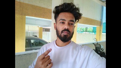 Chaitanya Satish Rachcha, a 28-year-old Wadgaonsheri resident voted for the first time on Monday. (HT PHOTO)