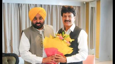Days after being denied the party ticket from the Gurdaspur Lok Sabha seat, BJP leader Swaran Salaria on Monday joined the Aam Aadmi Party.