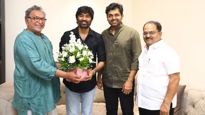 Nassar and Karthi gave Dhanush flowers and thanked him for his contribution.