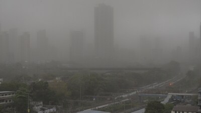 The India Meteorological Department (IMD) Mumbai has issued a "nowcast warning" forecasting a thunderstorm accompanied by lightning and moderate to intense spells of rain for Thane, Palghar and Mumbai. (HT Photo/Anshuman Poyrekar)