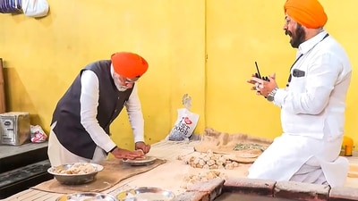 PM Narendra Modi was seen making roti in the kitchen area of Gurudwara Patna Sahib during his visit. (PTI) PM Narendra Modi was seen making roti in the kitchen area of Gurudwara Patna Sahib during his visit. (PTI)