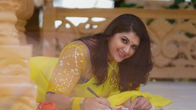 Pavitra Jayaram died in a road accident on Sunday. Pavitra Jayaram died in a road accident on Sunday.
