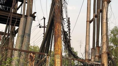 Residents say the poles’ issue has been persisting for a year wherein some polls have turned so rusted and fragile that they can call anytime, leading to any tragic incident. (HT Photo)