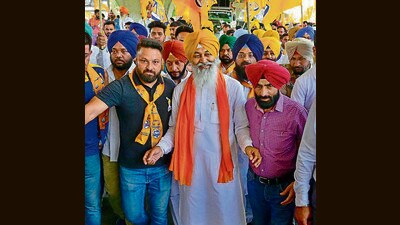 SAD Candidate Ranjit Singh Dhillon with others at DC office to file their nomination papers in Ludhiana on Monday. (Gurpreet Singh/HT) SAD Candidate Ranjit Singh Dhillon with others at DC office to file their nomination papers in Ludhiana on Monday. (Gurpreet Singh/HT)