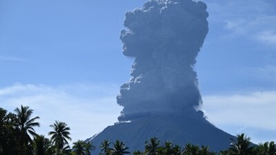 This handout photo taken and released by the Center for Volcanology and Geological Hazard Mitigation (PVMBG) on May 13, 2024 shows Mount Ibu spewing thick smoke in Indonesia's North Maluku Province. (AFP) This handout photo taken and released by the Center for Volcanology and Geological Hazard Mitigation (PVMBG) on May 13, 2024 shows Mount Ibu spewing thick smoke in Indonesia's North Maluku Province. (AFP)