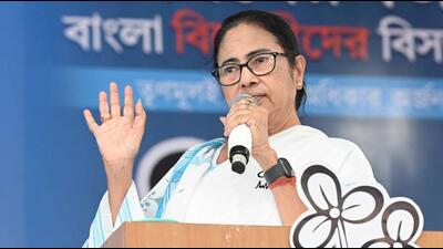 West Bengal chief minister Mamata Banerjee at a rally ahead of fifth phase of Lok Sabha Election at Bangaon on Monday (HT Photo) West Bengal chief minister Mamata Banerjee at a rally ahead of fifth phase of Lok Sabha Election at Bangaon on Monday (HT Photo)