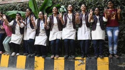 Students of Baldwin Academy in Patna celebrating after CBSE Board class 10th and 12th exam results declared (Santosh Kumar ) Students of Baldwin Academy in Patna celebrating after CBSE Board class 10th and 12th exam results declared (Santosh Kumar )
