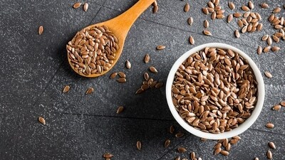 Flaxseeds: A tsp of roasted and grounded flaxseeds in any preparation can help add fibre, protein and healthy fats to your diet, improving satiety and aiding in fat loss. (Freepik) Flaxseeds: A tsp of roasted and grounded flaxseeds in any preparation can help add fibre, protein and healthy fats to your diet, improving satiety and aiding in fat loss. (Freepik)