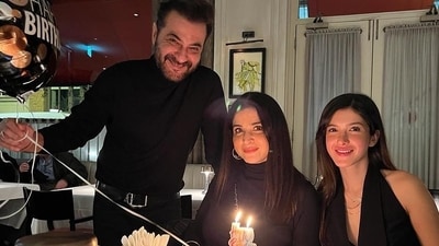Maheep Kapoor recently opened up on how Sanjay Kapoor's extra-marital relationship impacted him as a parent. Maheep Kapoor recently opened up on how Sanjay Kapoor's extra-marital relationship impacted him as a parent.