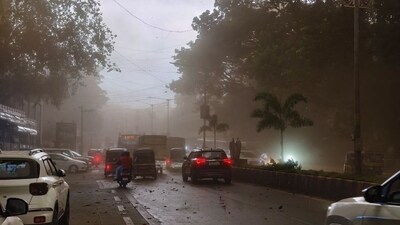 Power outages were reported in Kalwa in Thane district and some other areas. Power outages were reported in Kalwa in Thane district and some other areas.