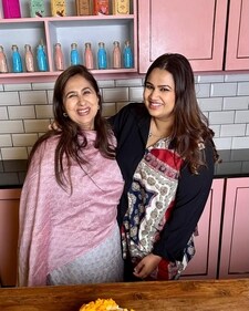 Pooja Dhingra and her mum Pooja Dhingra and her mum