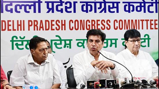 DPCC president Devender Yadav address a press conference at the party office in Rajiv Bhawan, DDU Marg, New Delhi, on May 13. (Vipin Kumar/HT Photo)