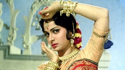 Waheeda Rehman received widespread critical acclaim for the romantic drama Guide (1965), for which she won her first Filmfare Award for Best Actress. She won the award again for her performance in the romantic thriller Neel Kamal (1968). Waheeda Rehman received widespread critical acclaim for the romantic drama Guide (1965), for which she won her first Filmfare Award for Best Actress. She won the award again for her performance in the romantic thriller Neel Kamal (1968).