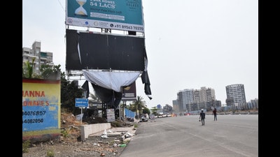 According to PMC records, there are 85 illegal hoardings in the city, 84 of which are in the Hadapsar-Mundhwa area and one in Aundh Baner.  (HT PHOTO)