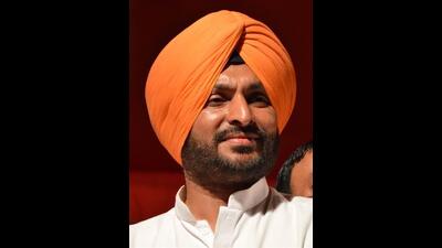 Bittu, who recently switched to the Bharatiya Janata Party (BJP) and is their Ludhiana nominee, stressed that if the state government had “issues” with him, it should not penalise MC officials (HT File)