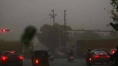 Massive dust storm along with rains at Vashi area in Navi Mumbai on Monday. (HT Photo) Massive dust storm along with rains at Vashi area in Navi Mumbai on Monday. (HT Photo)