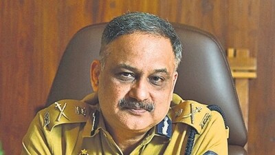 Mumbai, India - December 02, 2022: Vivek Phansalkar, Mumbai Police Commissioner at CP Office, in Mumbai, India, on Friday, December 02, 2022. (Photo by Anshuman Poyrekar/Hindustan Times) (Anshuman Poyrekar/HT PHOTO) Mumbai, India - December 02, 2022: Vivek Phansalkar, Mumbai Police Commissioner at CP Office, in Mumbai, India, on Friday, December 02, 2022. (Photo by Anshuman Poyrekar/Hindustan Times) (Anshuman Poyrekar/HT PHOTO)
