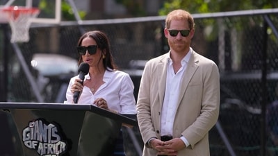 Royal commentator brands Prince Harry, Meghan Markle's Nigeria tour a ‘farce’ (AP Photo/Sunday Alamba) (AP) Royal commentator brands Prince Harry, Meghan Markle's Nigeria tour a ‘farce’ (AP Photo/Sunday Alamba) (AP)
