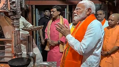 Prime Minister Narendra Modi offers prayers at Kaal Bhairav temple, in Varanasi, Uttar Pradesh, Tuesday. Prime Minister Narendra Modi offers prayers at Kaal Bhairav temple, in Varanasi, Uttar Pradesh, Tuesday.