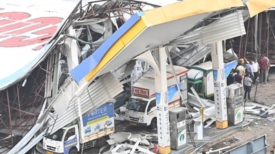 Personnel from Fire Brigade, NDRF, Mumbai Police and BMC rushed to the incident site and rescued those trapped under the collapsed hoarding. (Anshuman Poyrekar/ Hindustan Times) Personnel from Fire Brigade, NDRF, Mumbai Police and BMC rushed to the incident site and rescued those trapped under the collapsed hoarding. (Anshuman Poyrekar/ Hindustan Times)