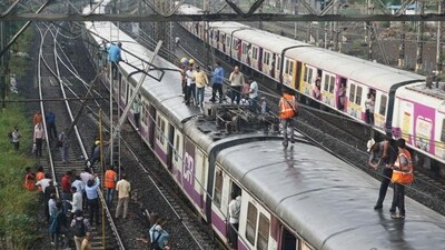 Suburban train services on Central Railway (CR) were affected after an overhead equipment (OHE) mast supplying power to the trains collapsed between Thane and Mulund stations at around 4 pm. Around the same time, a banner too fell on the OHE cables between these two stations. (Praful Gangurde / HT Photo) Suburban train services on Central Railway (CR) were affected after an overhead equipment (OHE) mast supplying power to the trains collapsed between Thane and Mulund stations at around 4 pm. Around the same time, a banner too fell on the OHE cables between these two stations. (Praful Gangurde / HT Photo)