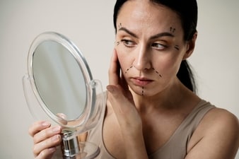 Anti-ageing tips: Habits that are causing your age to skin and how to reverse the damage (Image by Freepik) Anti-ageing tips: Habits that are causing your age to skin and how to reverse the damage (Image by Freepik)