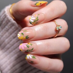 Floral french tips are a refreshing take on the french nails (Photo: Instagram) Floral french tips are a refreshing take on the french nails (Photo: Instagram)