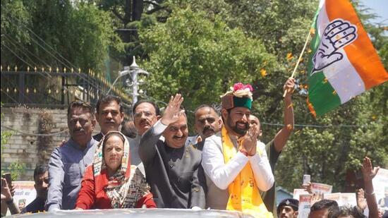 Congress’ Shimla Lok Sabha seat candidate Vinod Sultanpuri with Himachal CM Sukhvinder Singh Sukhu and party’s state unit president Pratibha Singh in Shimla. (Deepak Sansta/ HT)
