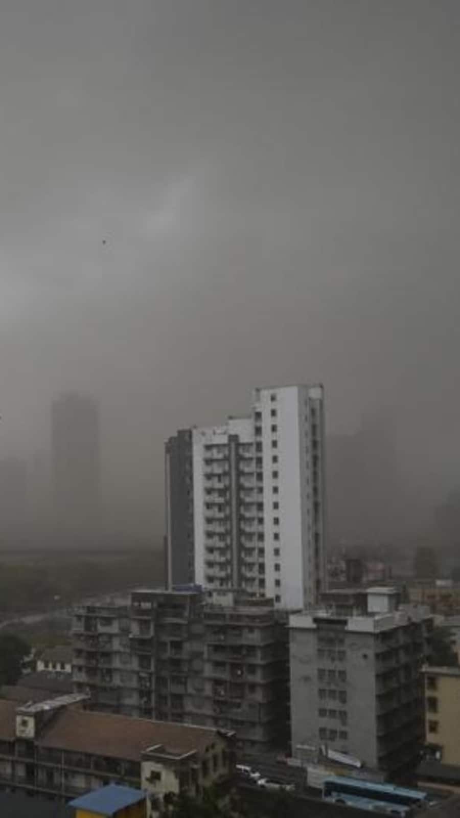 Mumbai--India---May-13--2024-Dust-Storm-due-to-sto
