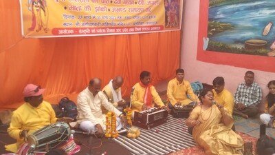 Singing Bhajans and Kirtans: Engage in devotional singing, such as bhajans and kirtans, to express love and gratitude towards the divine couple. (HT File Photo) Singing Bhajans and Kirtans: Engage in devotional singing, such as bhajans and kirtans, to express love and gratitude towards the divine couple. (HT File Photo)