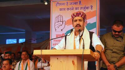 Congress candidate from Mandi parliamentary constituency Vikramaditya Singh addressing a public meeting in Kullu. (HT Photo) Congress candidate from Mandi parliamentary constituency Vikramaditya Singh addressing a public meeting in Kullu. (HT Photo)