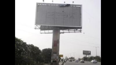 Despite previous efforts by the LMC to address the issue, many hazardous hoardings and unipoles remain in place, especially on major roads and intersections. (Sourced) Despite previous efforts by the LMC to address the issue, many hazardous hoardings and unipoles remain in place, especially on major roads and intersections. (Sourced)