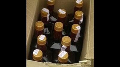 Liquor bottles being carried in a gunny bag for illegal sale in Bihar. Police seized it showing how the bootleggers are adopting new methods to smuggle liqour for sale in dry Bihar India on Sunday Jan 13,2019.(Photo by Santosh Kumar/Hindustan Times) (HT File/ Representational image) Liquor bottles being carried in a gunny bag for illegal sale in Bihar. Police seized it showing how the bootleggers are adopting new methods to smuggle liqour for sale in dry Bihar India on Sunday Jan 13,2019.(Photo by Santosh Kumar/Hindustan Times) (HT File/ Representational image)