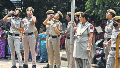 The maximum surpassed the the 43-degree mark at some weather stations in Delhi. (Raj K Raj/HT) The maximum surpassed the the 43-degree mark at some weather stations in Delhi. (Raj K Raj/HT)