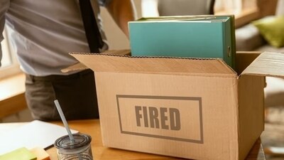 Facing layoff in US? USCIS publishes a comprehensive guide for immigrant workers with options to stay in country beyond 60 days. (Freepik)