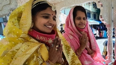 Chanting of Mantras: Chant the Rama Raksha Stotra, Sita Stuti, or other devotional mantras dedicated to Lord Rama and Goddess Sita. (HT File Photo) Chanting of Mantras: Chant the Rama Raksha Stotra, Sita Stuti, or other devotional mantras dedicated to Lord Rama and Goddess Sita. (HT File Photo)
