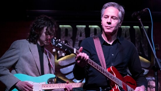 US Secretary of State Antony Blinken performs "Rockin' in the Free World" with members of The 1999 band at the Barman Dictat bar in Kyiv, Tuesday, May 14, 2024. (AP)