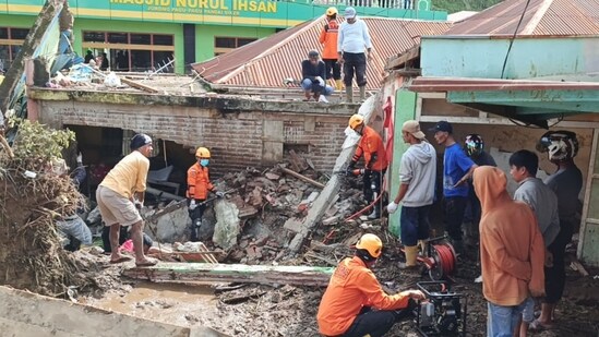 Monsoon rains triggered a&nbsp;landslide of&nbsp;mud and cold lava from Mount Marapi, eventually causing rivers to breach their banks.(AFP)