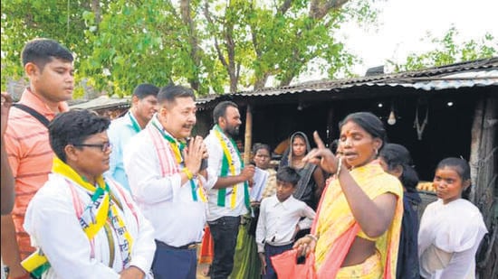 Nabi Kumar Sarania at a village in Valmiki Nagar. (HT)